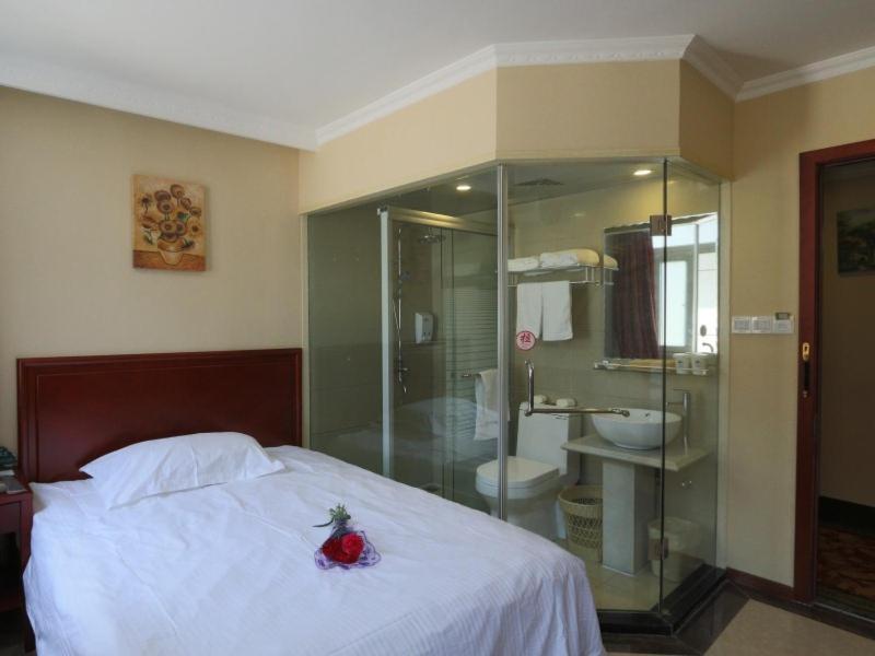 Greentree Inn Shanghai Pudong Airport Huaxia East Road Railway Station Shell Hotel Bagian luar foto