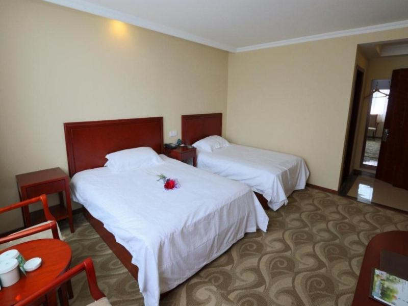 Greentree Inn Shanghai Pudong Airport Huaxia East Road Railway Station Shell Hotel Bagian luar foto