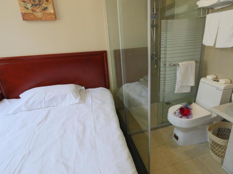 Greentree Inn Shanghai Pudong Airport Huaxia East Road Railway Station Shell Hotel Bagian luar foto