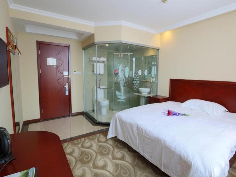 Greentree Inn Shanghai Pudong Airport Huaxia East Road Railway Station Shell Hotel Bagian luar foto