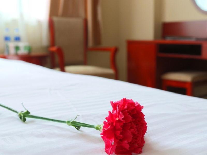 Greentree Inn Shanghai Pudong Airport Huaxia East Road Railway Station Shell Hotel Bagian luar foto