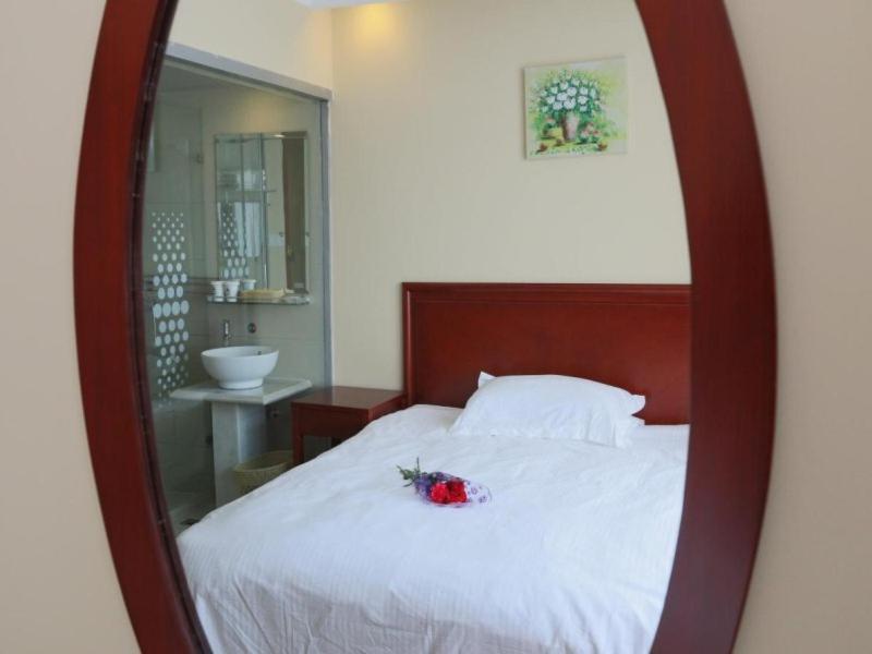 Greentree Inn Shanghai Pudong Airport Huaxia East Road Railway Station Shell Hotel Bagian luar foto
