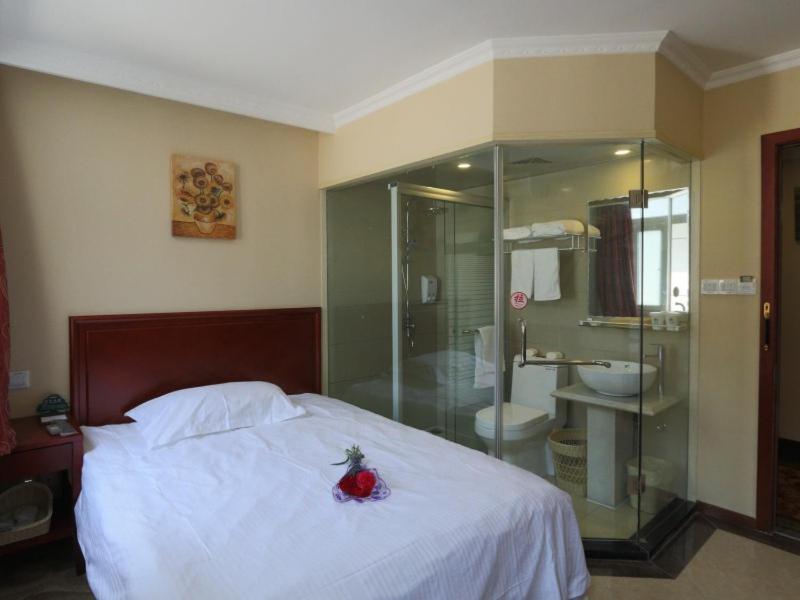 Greentree Inn Shanghai Pudong Airport Huaxia East Road Railway Station Shell Hotel Bagian luar foto