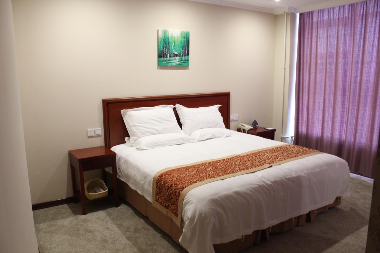 Greentree Inn Shanghai Pudong Airport Huaxia East Road Railway Station Shell Hotel Bagian luar foto