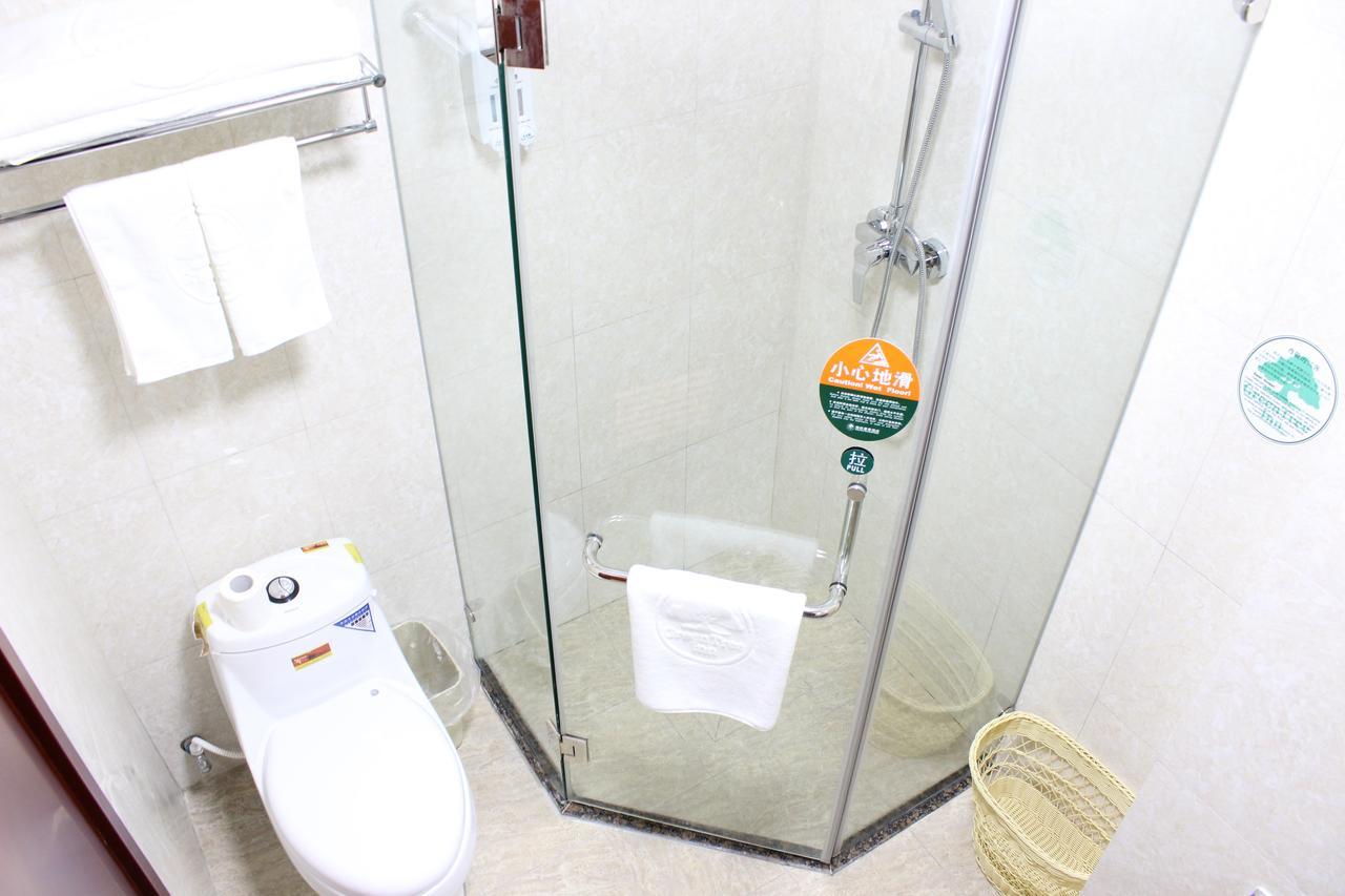 Greentree Inn Shanghai Pudong Airport Huaxia East Road Railway Station Shell Hotel Bagian luar foto