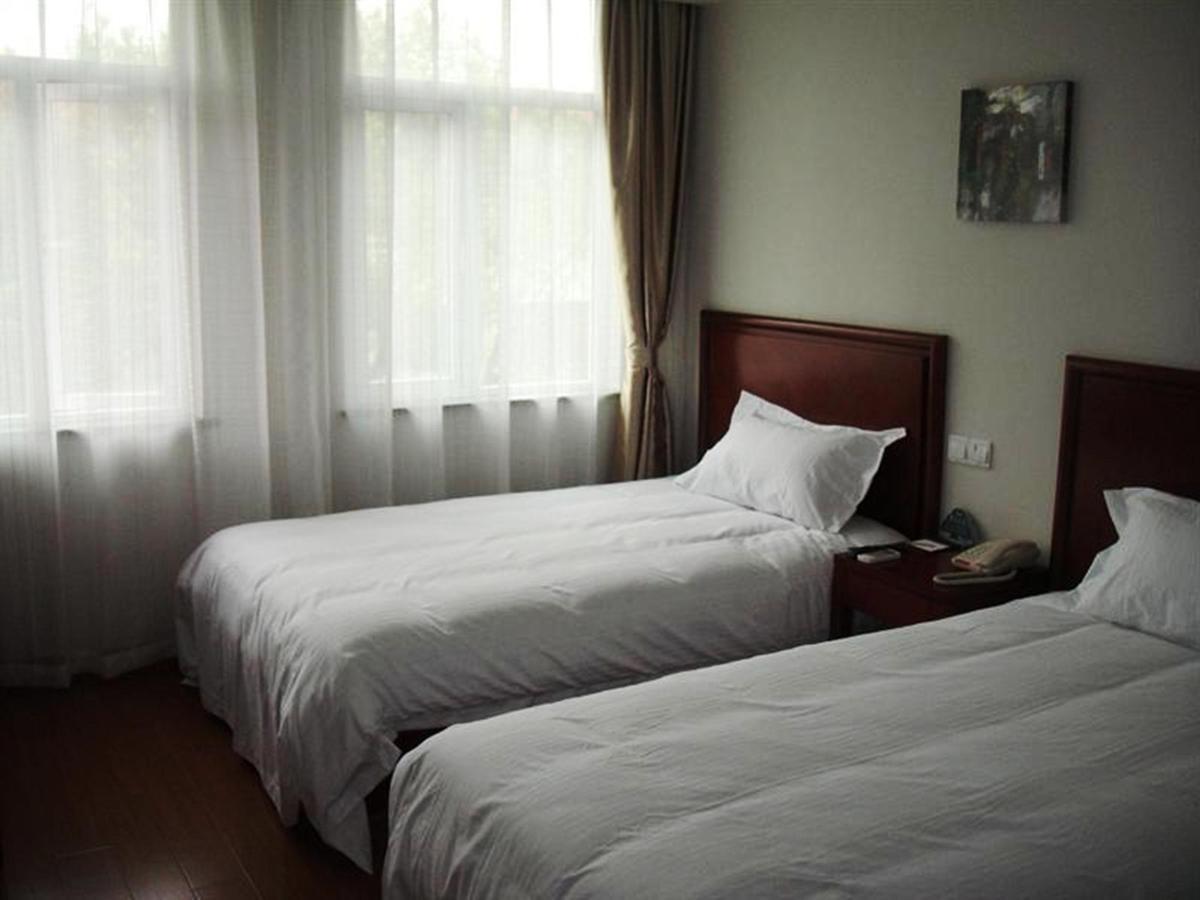 Greentree Inn Shanghai Pudong Airport Huaxia East Road Railway Station Shell Hotel Bagian luar foto