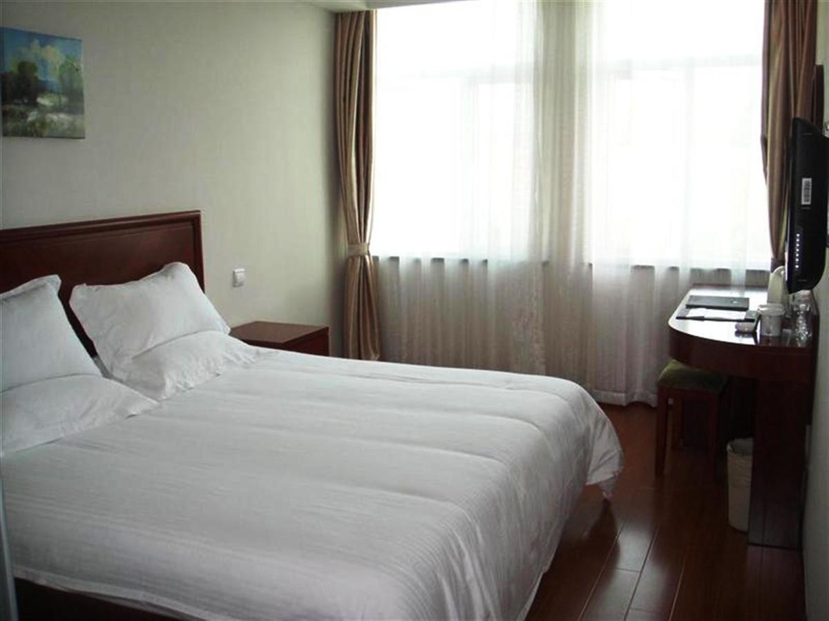 Greentree Inn Shanghai Pudong Airport Huaxia East Road Railway Station Shell Hotel Bagian luar foto