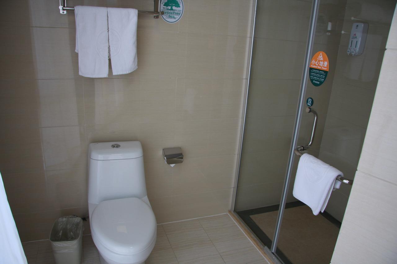Greentree Inn Shanghai Pudong Airport Huaxia East Road Railway Station Shell Hotel Bagian luar foto