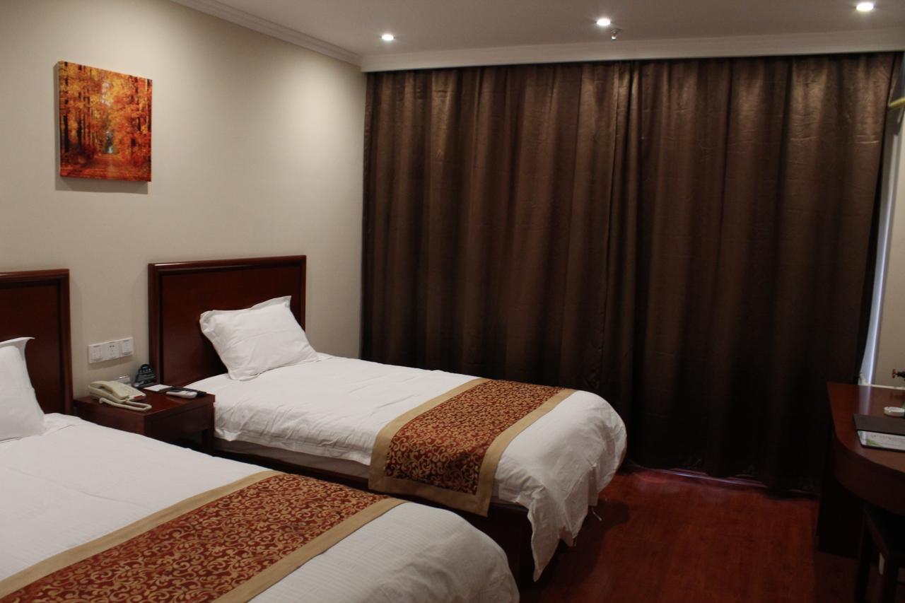 Greentree Inn Shanghai Pudong Airport Huaxia East Road Railway Station Shell Hotel Bagian luar foto