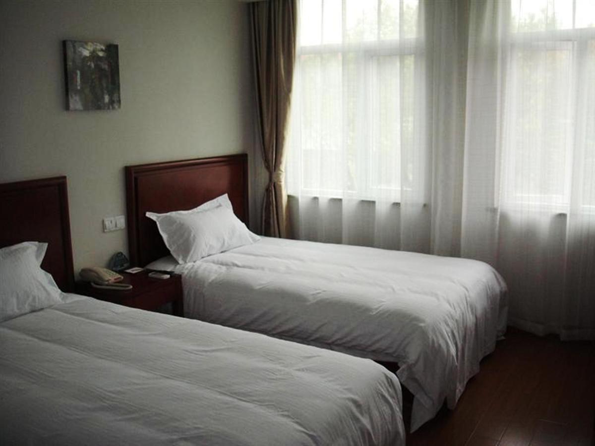 Greentree Inn Shanghai Pudong Airport Huaxia East Road Railway Station Shell Hotel Bagian luar foto