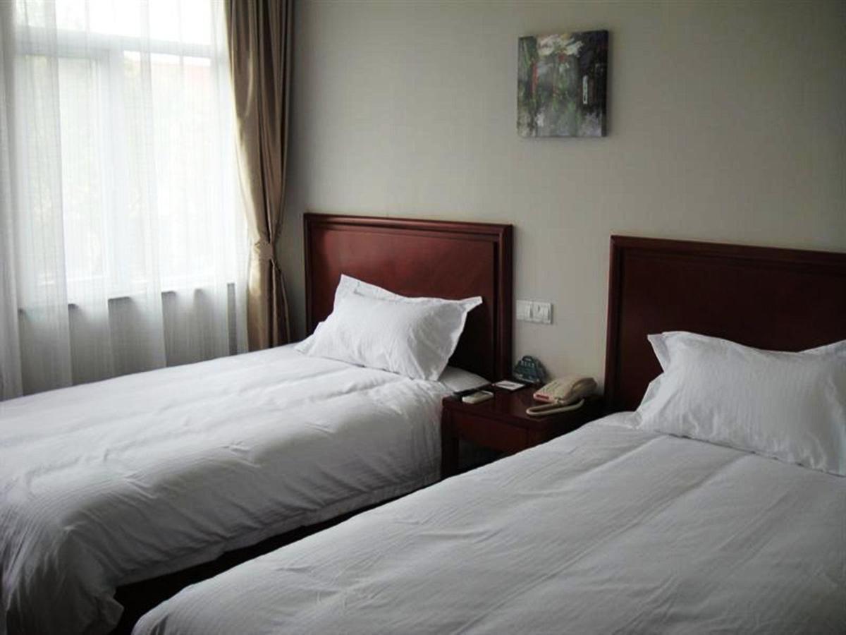 Greentree Inn Shanghai Pudong Airport Huaxia East Road Railway Station Shell Hotel Bagian luar foto