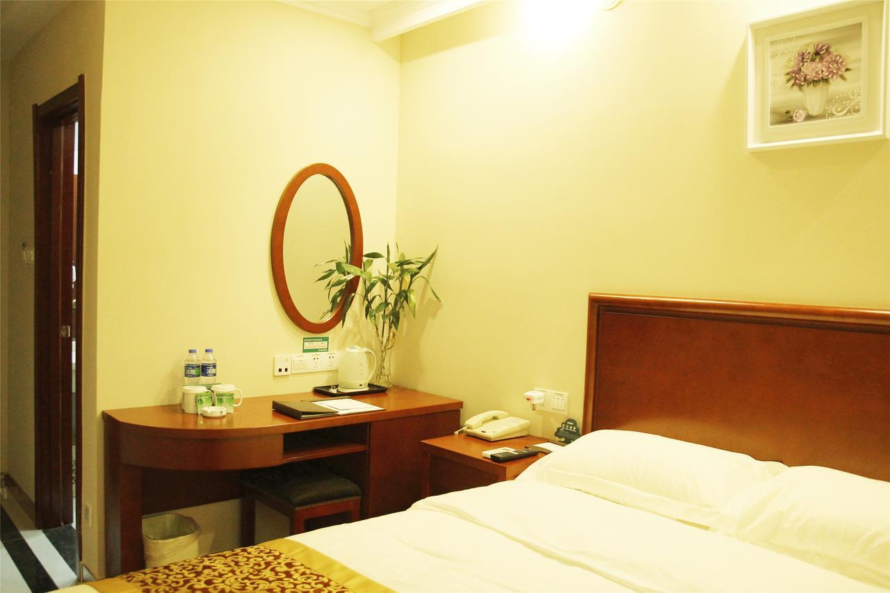 Greentree Inn Shanghai Pudong Airport Huaxia East Road Railway Station Shell Hotel Bagian luar foto
