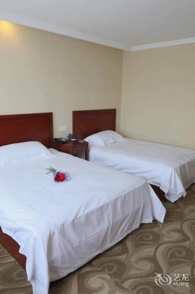 Greentree Inn Shanghai Pudong Airport Huaxia East Road Railway Station Shell Hotel Bagian luar foto