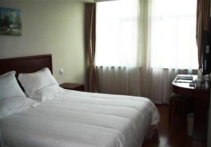 Greentree Inn Shanghai Pudong Airport Huaxia East Road Railway Station Shell Hotel Bagian luar foto